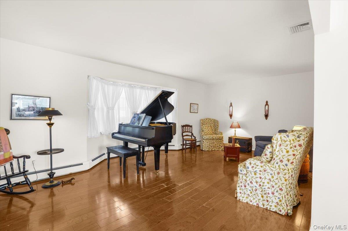 #6 photo, 182 Connetquot Drive, Oakdale , NY 11769