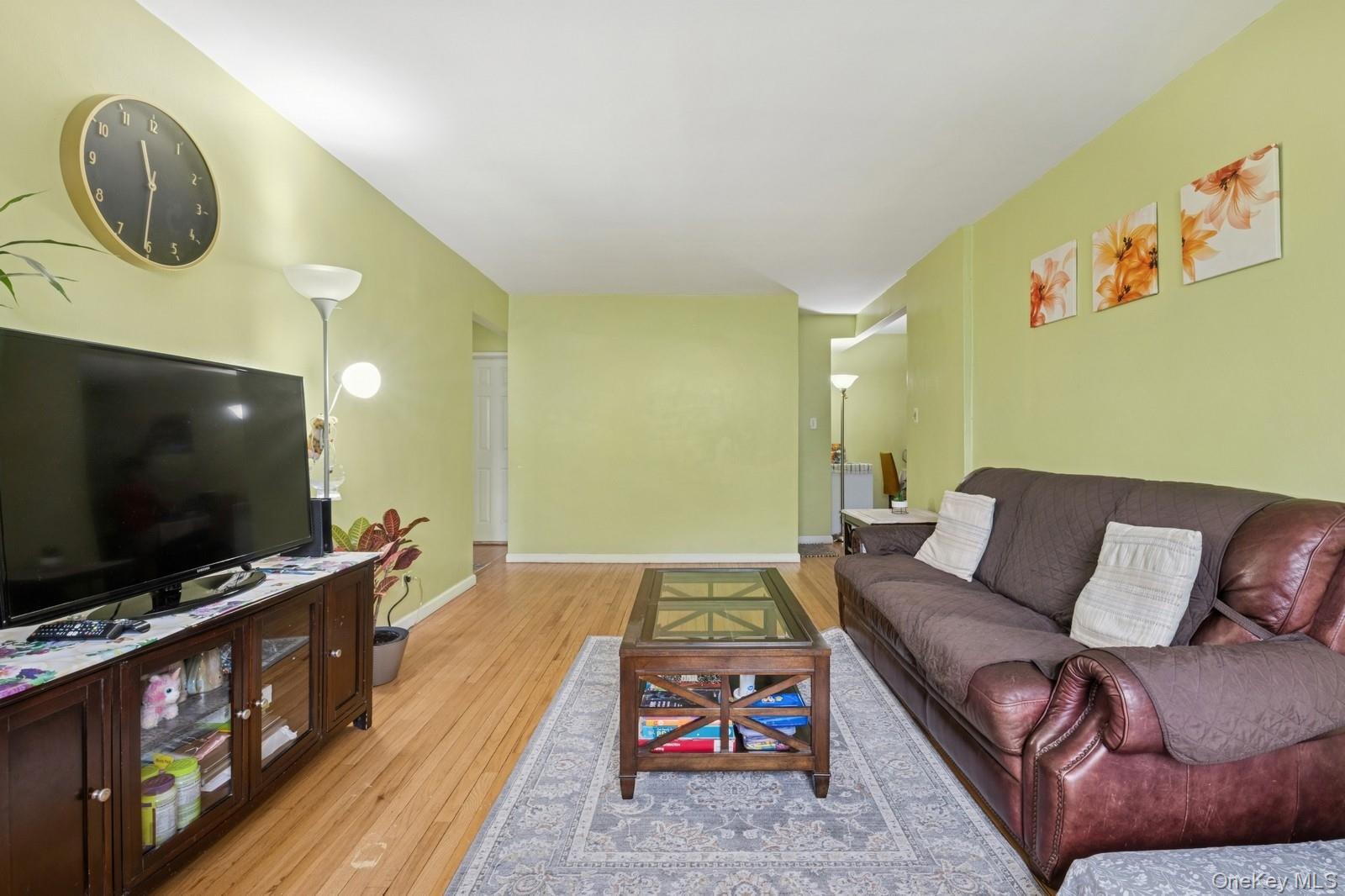 #3 photo, 87-30 204 Street, קווינס Hollis , NY 11423