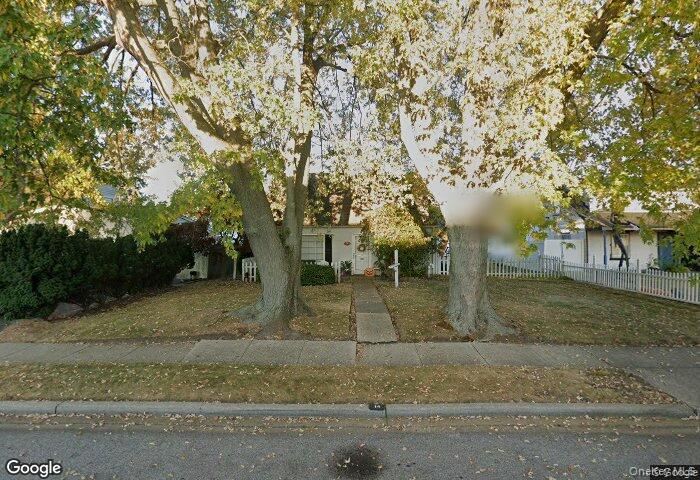 #1 photo, 14 Surrey Lane, ناسو Levittown , NY 11756