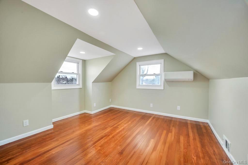 #12 photo, 2127 Erma Drive, नासाउ काउंटी East Meadow , NY 11554