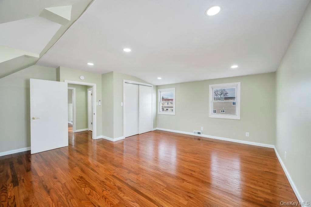 #13 photo, 2127 Erma Drive, नासाउ काउंटी East Meadow , NY 11554