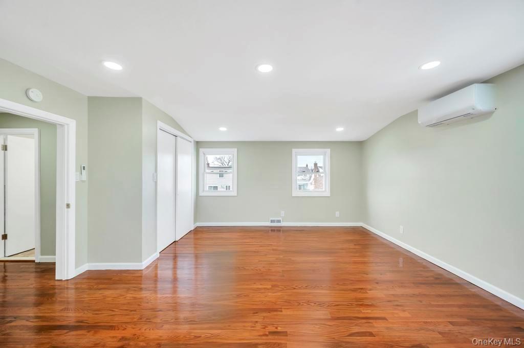 #15 photo, 2127 Erma Drive, नासाउ काउंटी East Meadow , NY 11554