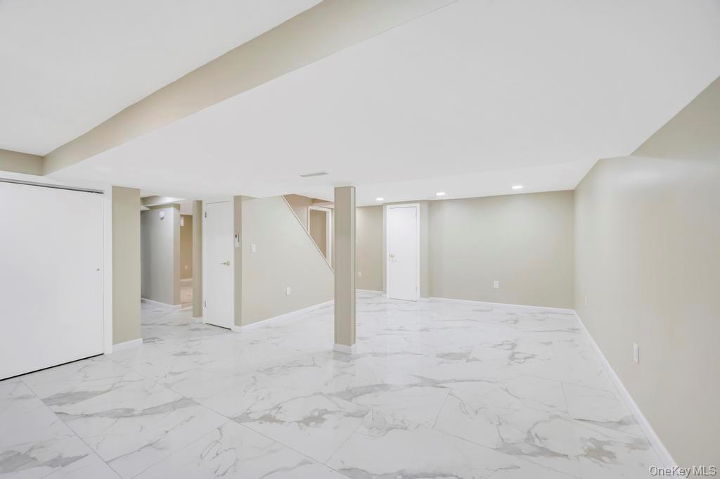 #18 photo, 2127 Erma Drive, नासाउ काउंटी East Meadow , NY 11554