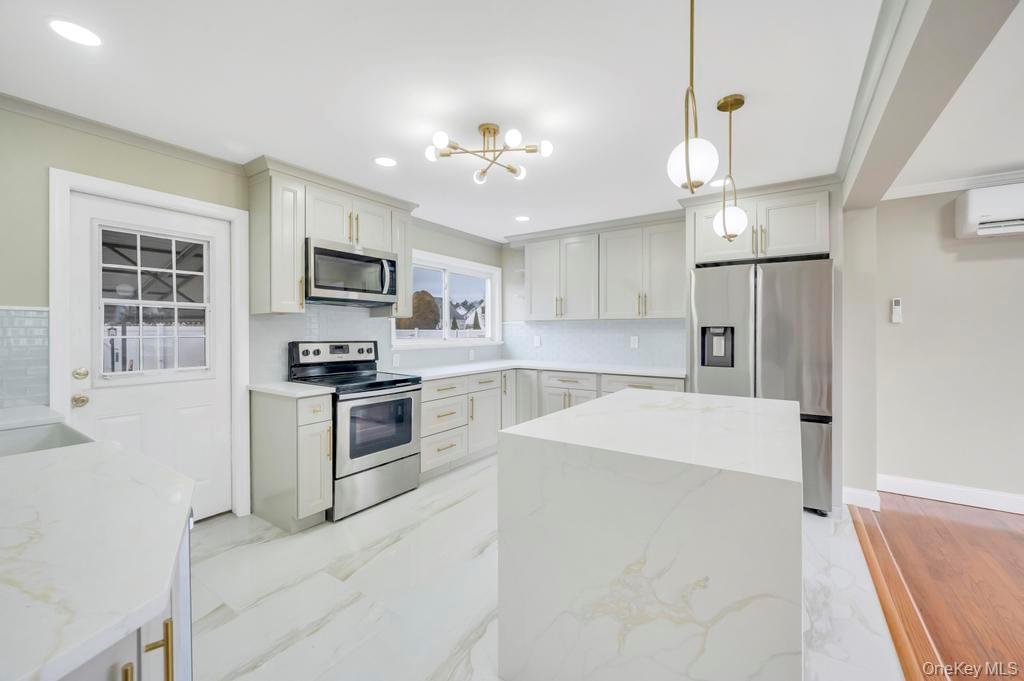 #3 photo, 2127 Erma Drive, नासाउ काउंटी East Meadow , NY 11554