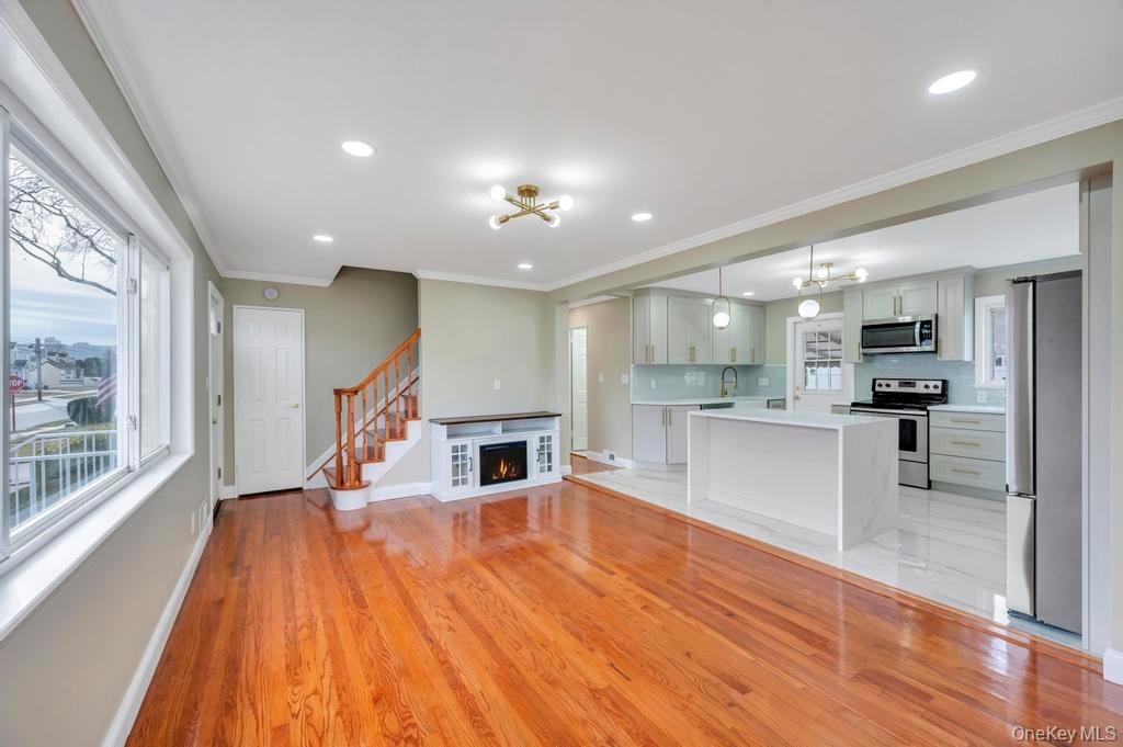 #4 photo, 2127 Erma Drive, नासाउ काउंटी East Meadow , NY 11554