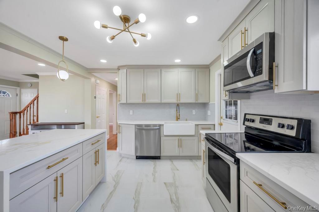 #6 photo, 2127 Erma Drive, नासाउ काउंटी East Meadow , NY 11554