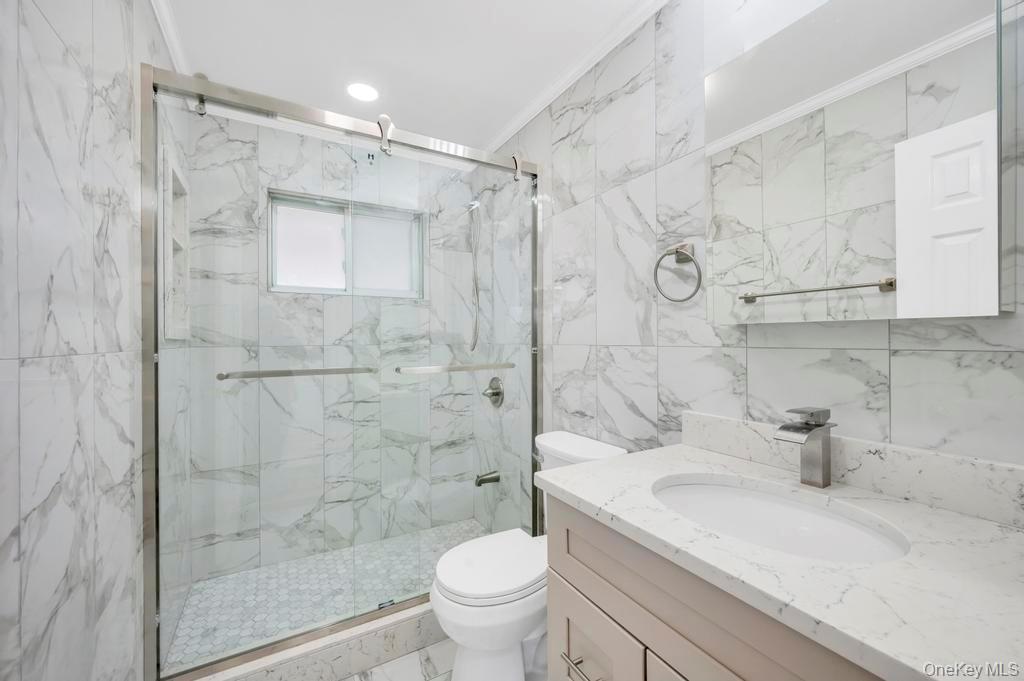 #8 photo, 2127 Erma Drive, नासाउ काउंटी East Meadow , NY 11554