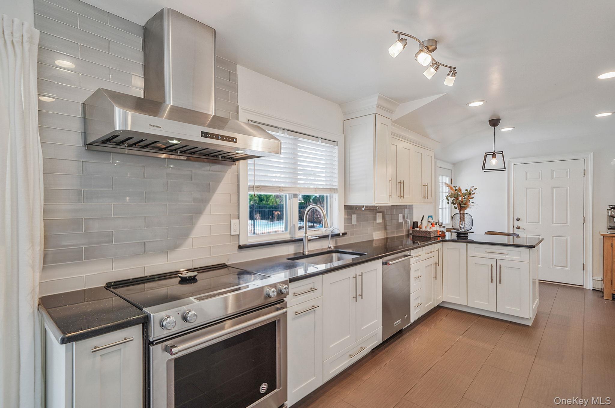 #14 photo, 10 Pickwick Court, সাফোক কাউন্টি Stony Brook , NY 11790