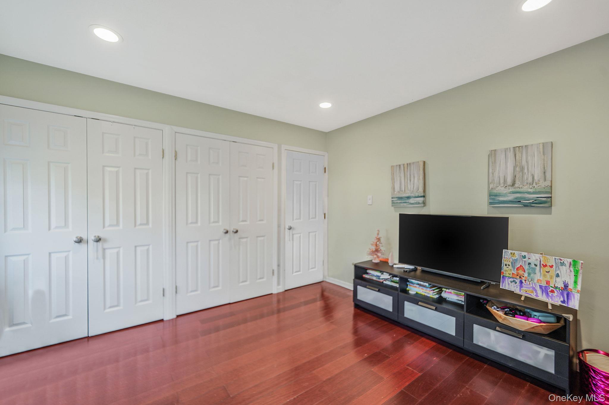 #18 photo, 10 Pickwick Court, সাফোক কাউন্টি Stony Brook , NY 11790