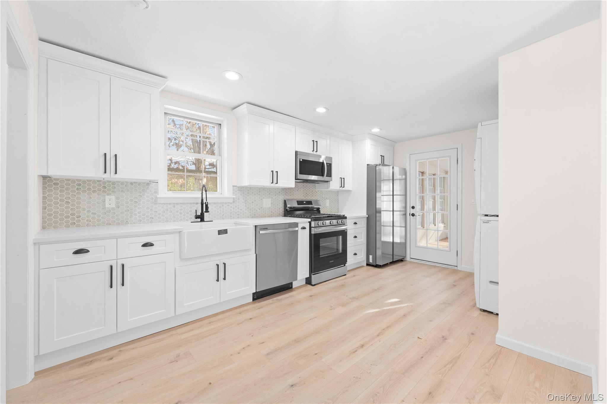 #10 photo, 10 Pinedale Avenue, سوفولك Farmingville , NY 11738