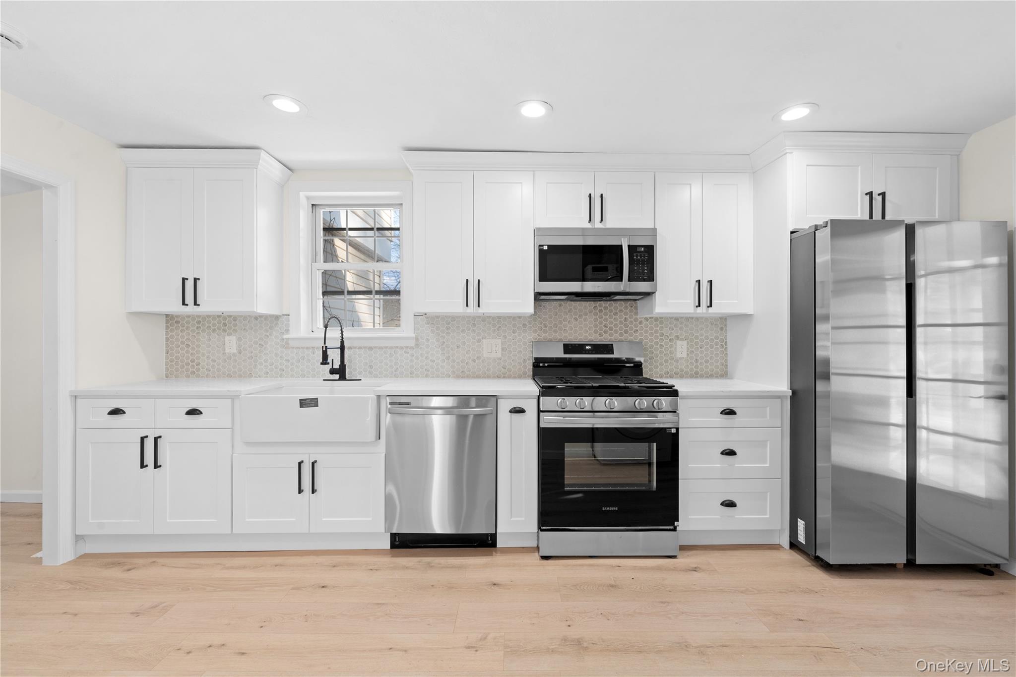 #11 photo, 10 Pinedale Avenue, سوفولك Farmingville , NY 11738