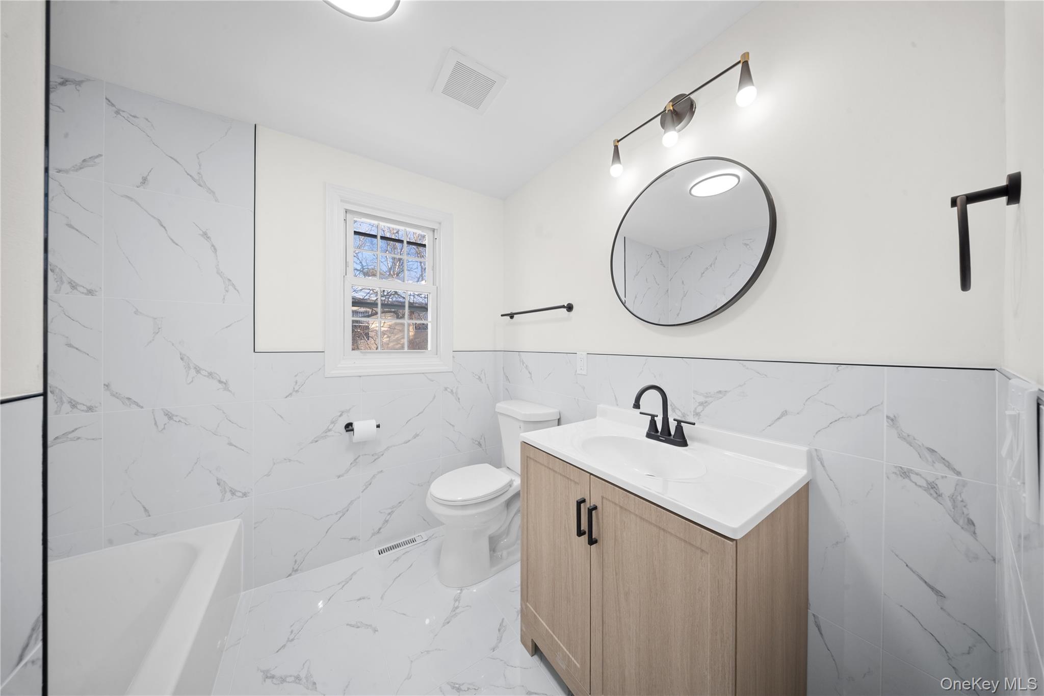 #16 photo, 10 Pinedale Avenue, سوفولك Farmingville , NY 11738