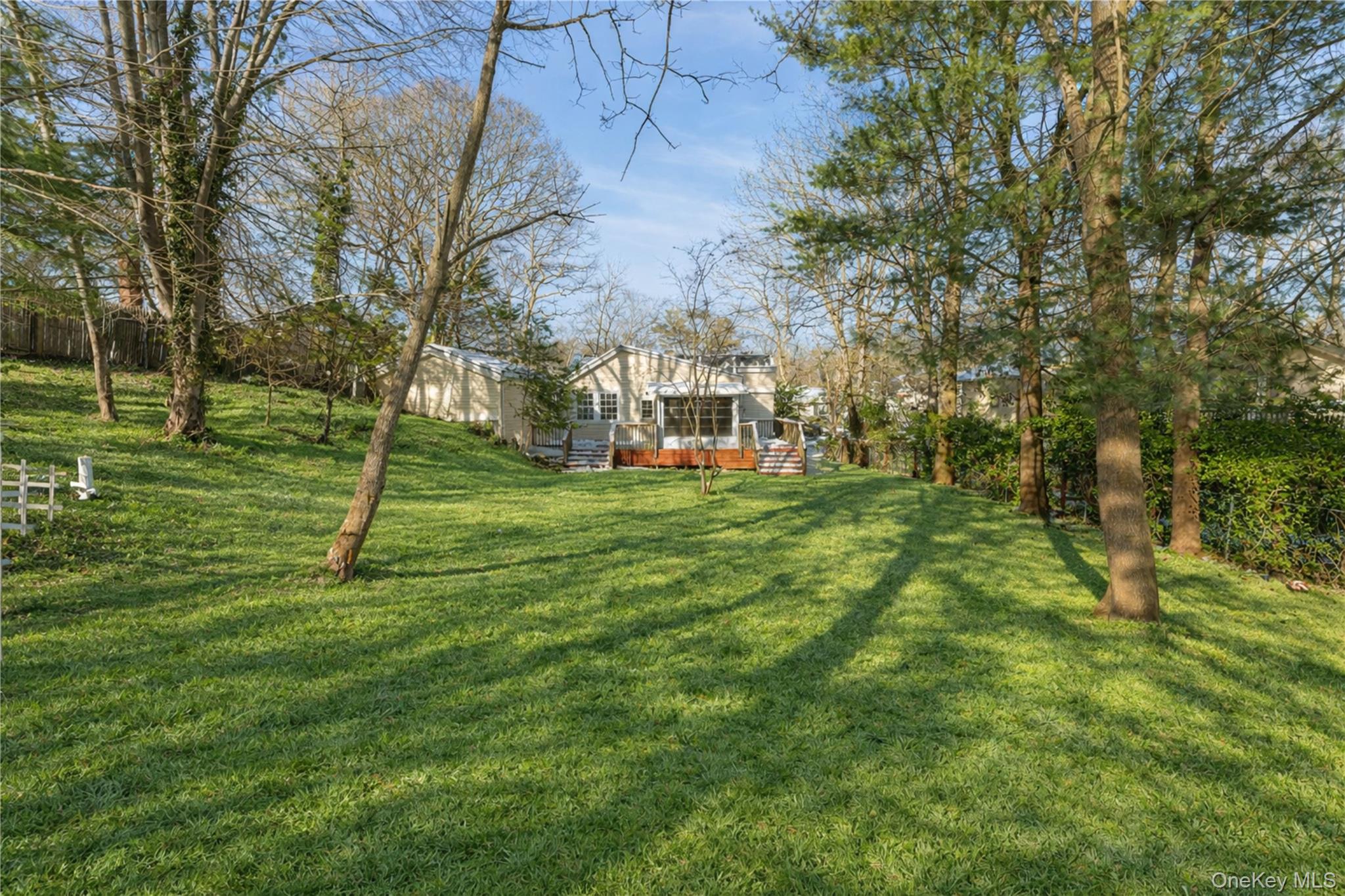 #4 photo, 10 Pinedale Avenue, سوفولك Farmingville , NY 11738