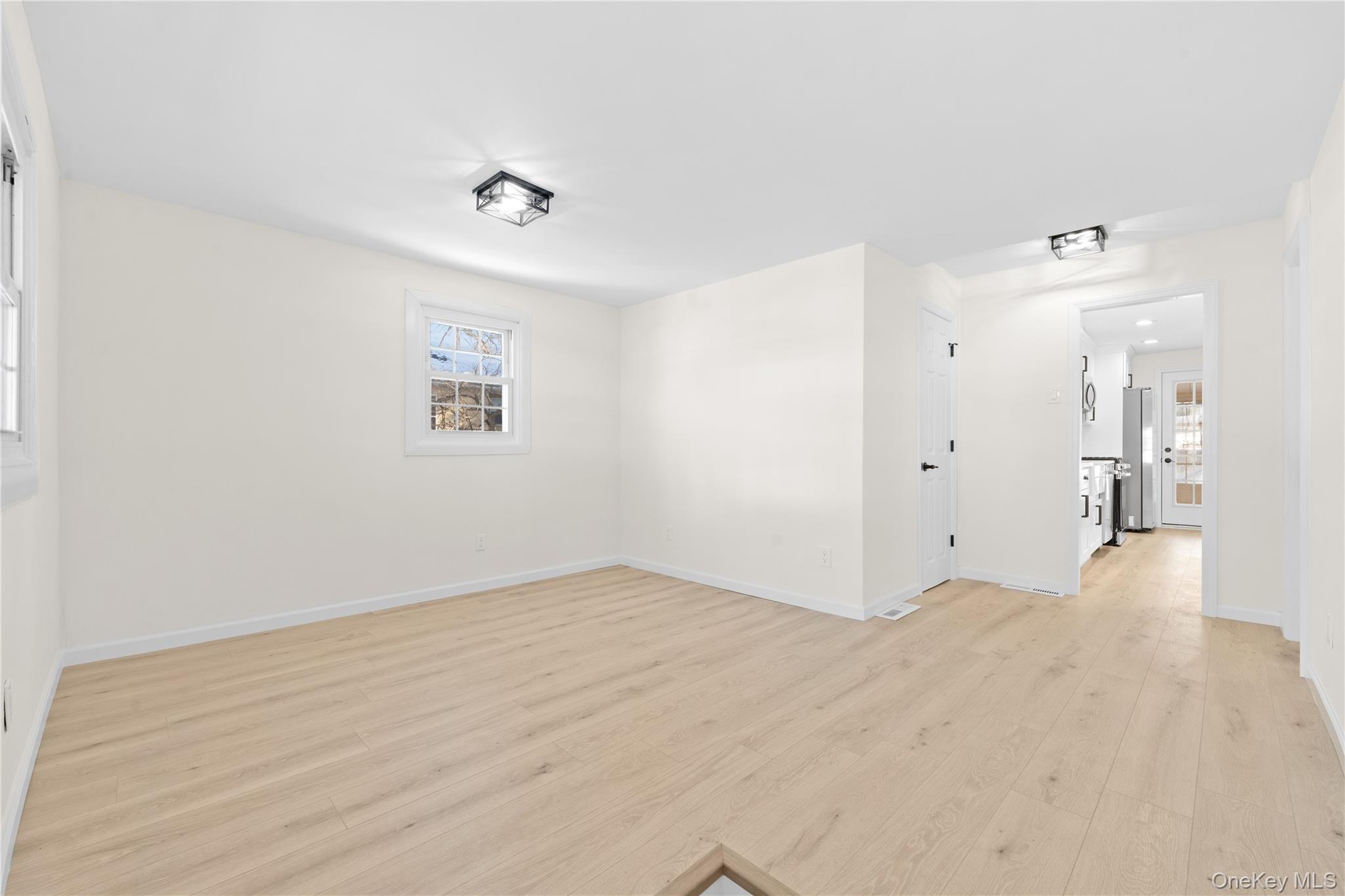 #9 photo, 10 Pinedale Avenue, سوفولك Farmingville , NY 11738