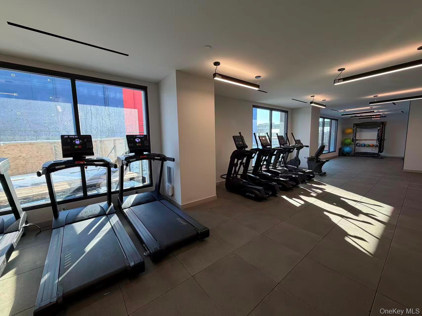 #16 photo, 131-02B 40th Road, कुईंस Flushing , NY 11354