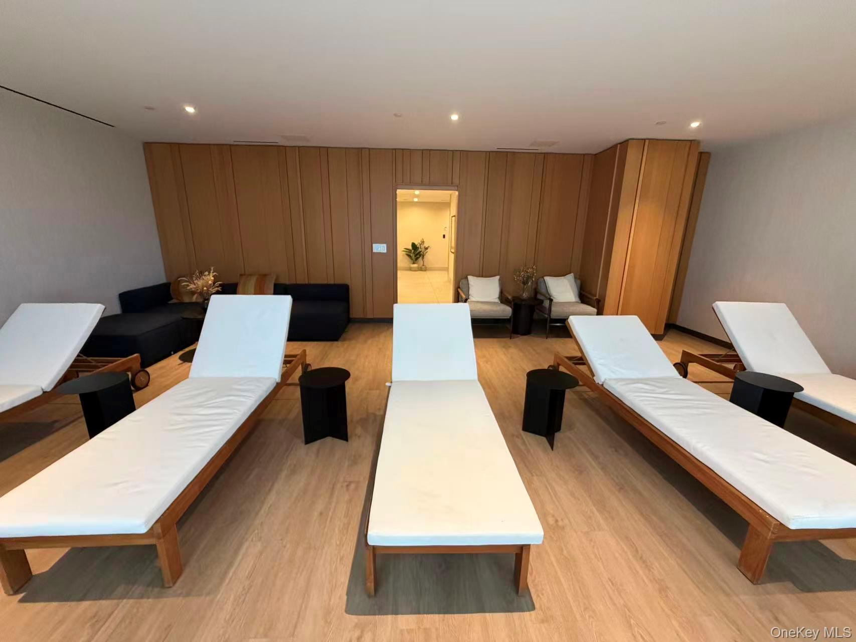 #20 photo, 131-02B 40th Road, कुईंस Flushing , NY 11354