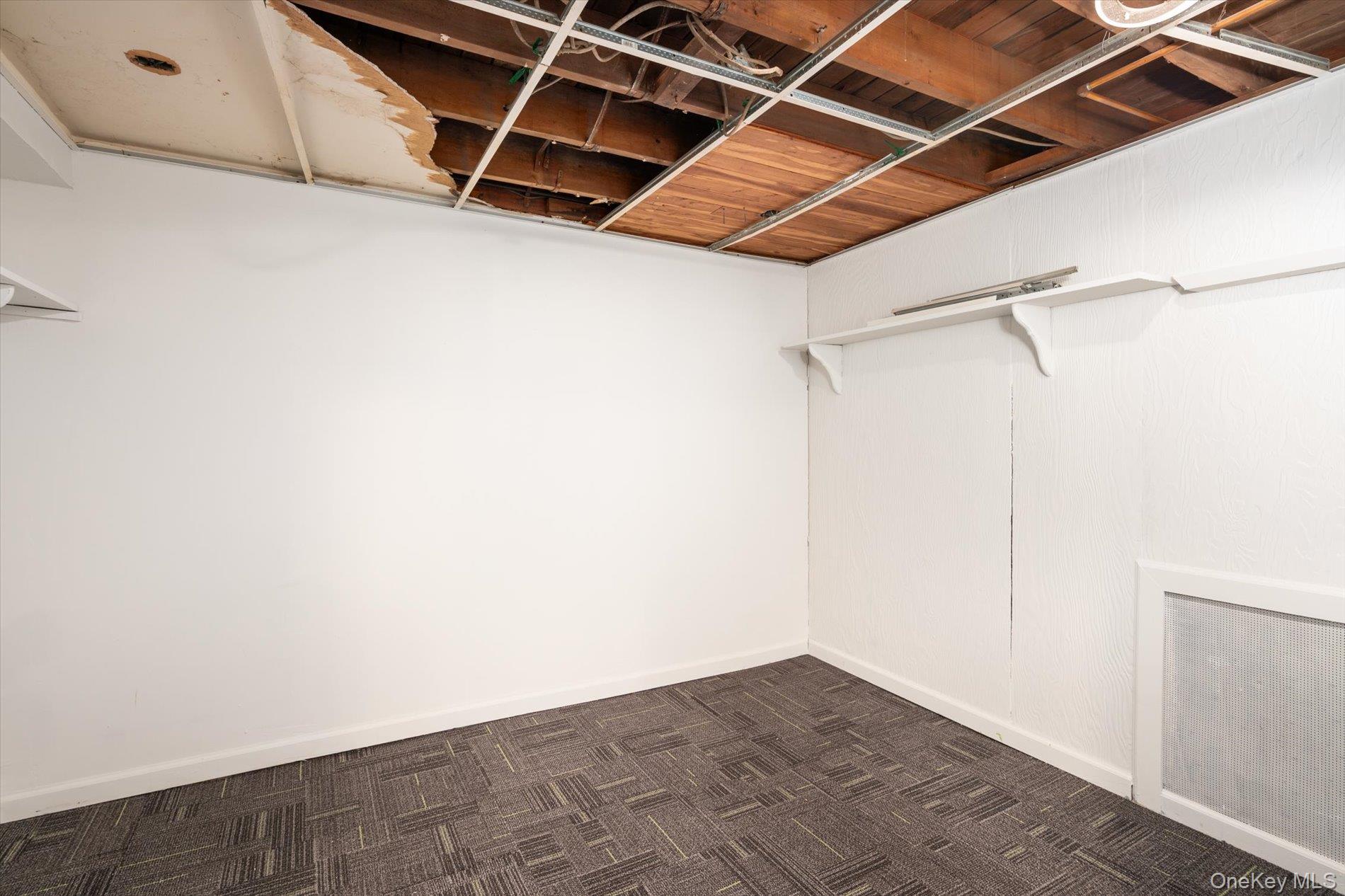 #15 photo, 12 Westbury Avenue, नासाउ काउंटी Plainview , NY 11803