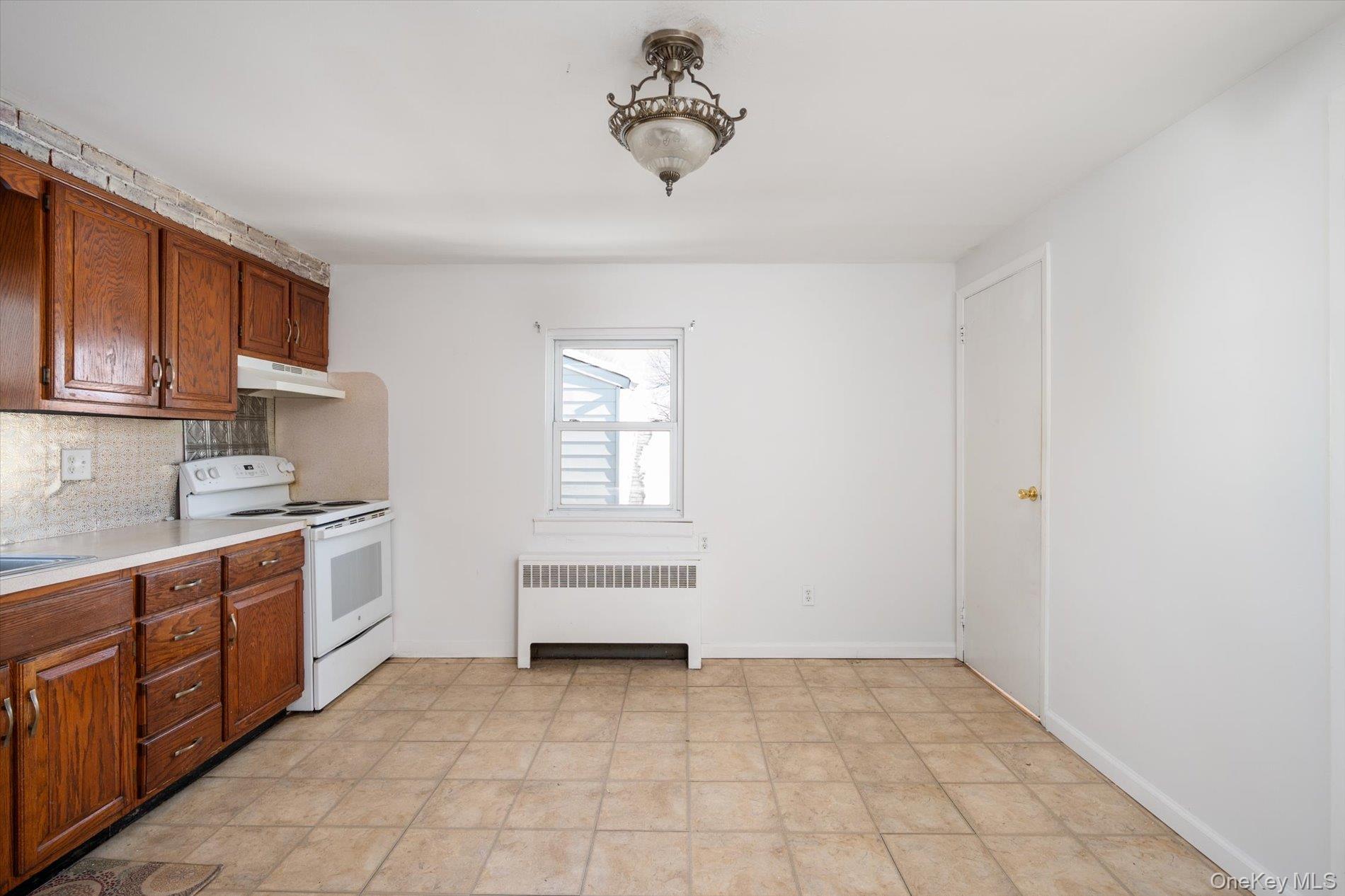 #20 photo, 12 Westbury Avenue, नासाउ काउंटी Plainview , NY 11803