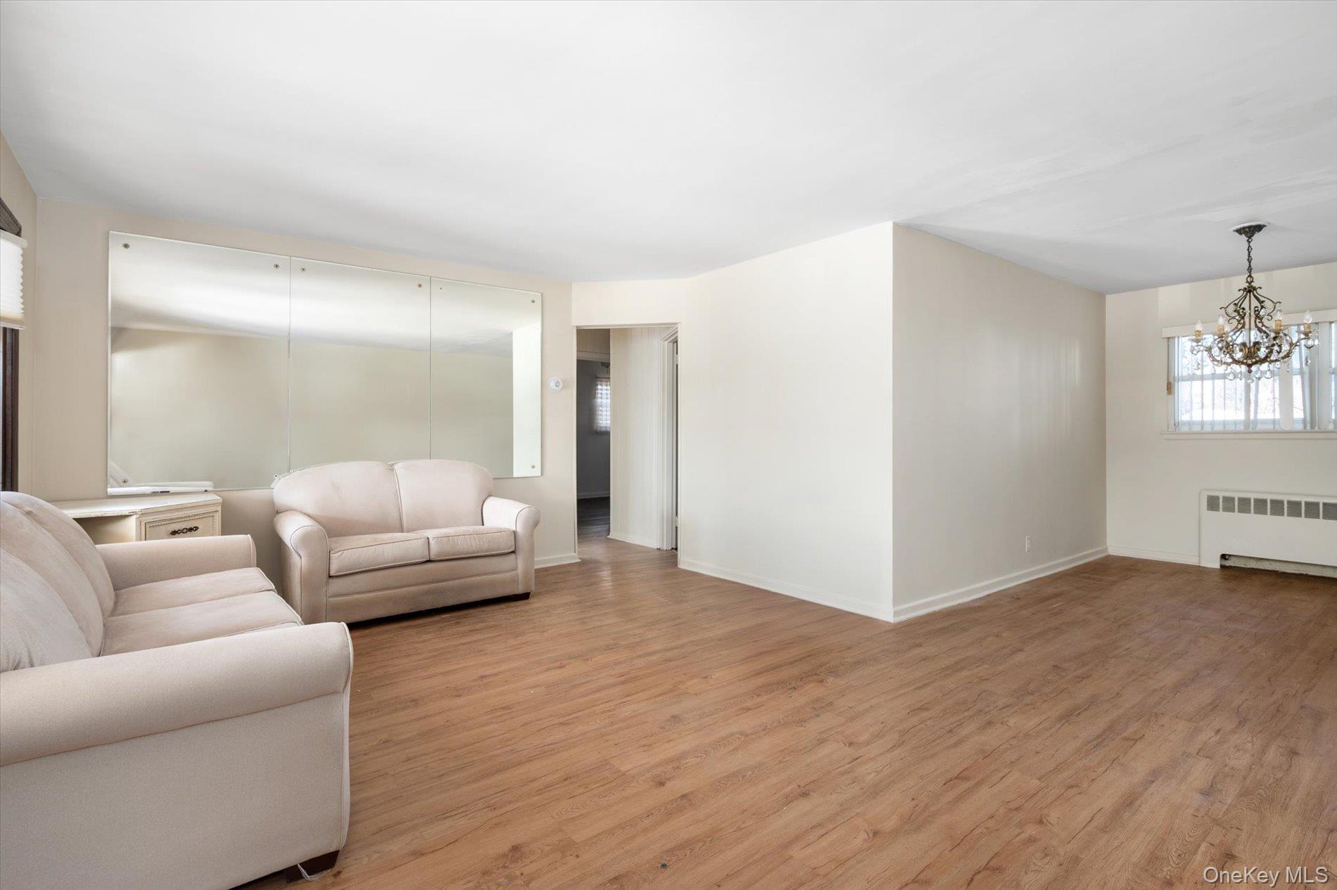 #5 photo, 12 Westbury Avenue, नासाउ काउंटी Plainview , NY 11803