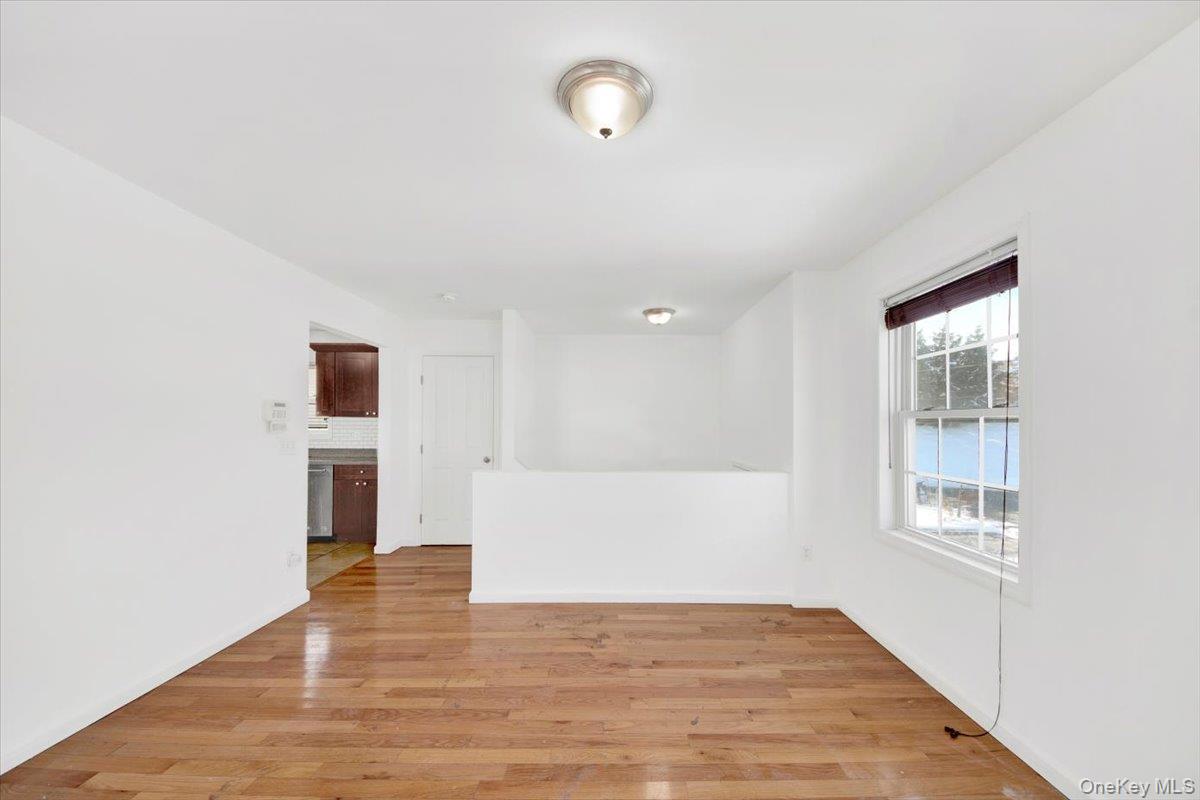 #13 photo, 52 Sears Avenue, 纽约州 Elmsford , NY 10523