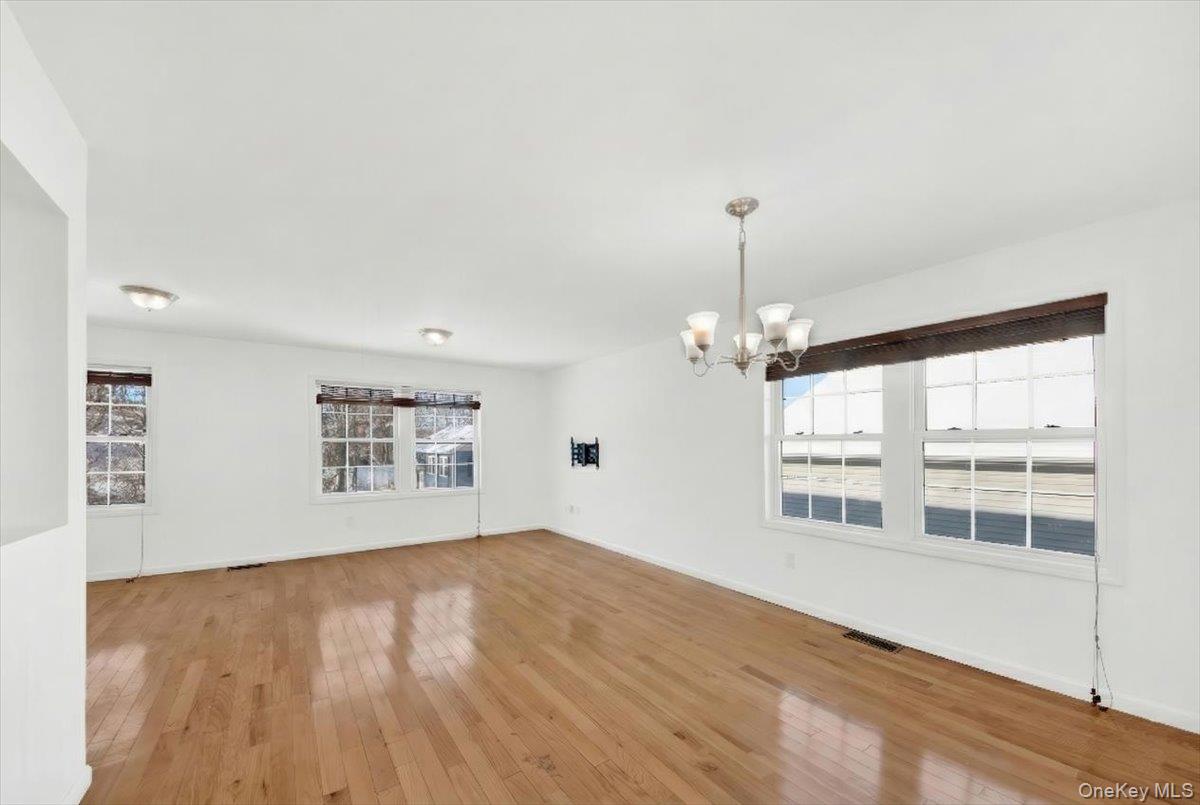 #15 photo, 52 Sears Avenue, 纽约州 Elmsford , NY 10523