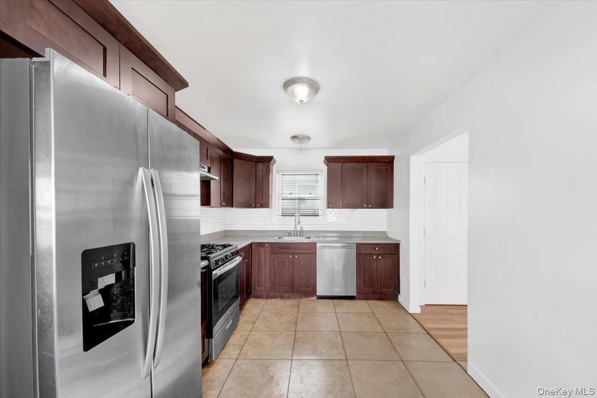 #16 photo, 52 Sears Avenue, 纽约州 Elmsford , NY 10523