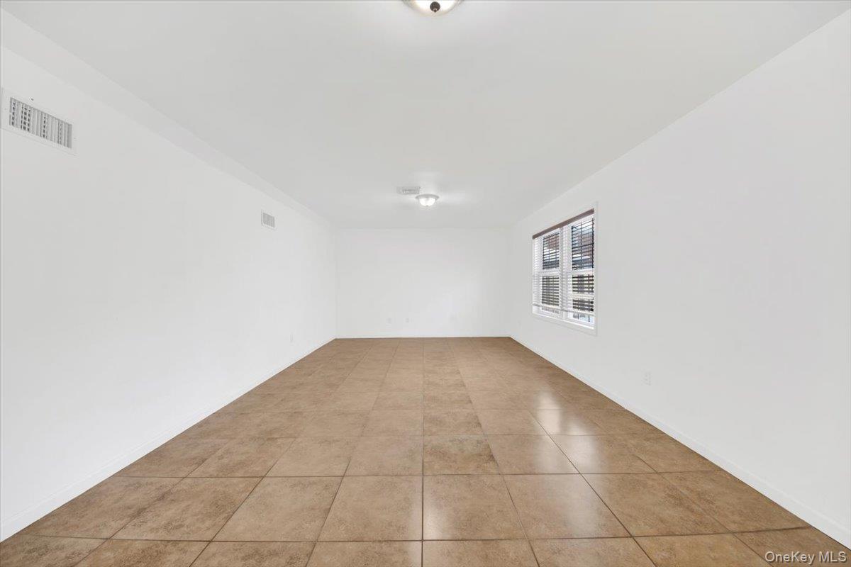 #6 photo, 52 Sears Avenue, 纽约州 Elmsford , NY 10523