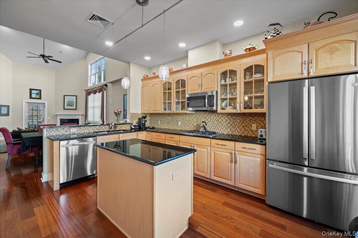 #11 photo, 2279 Dalton Drive, Cortlandt Manor , NY 10567