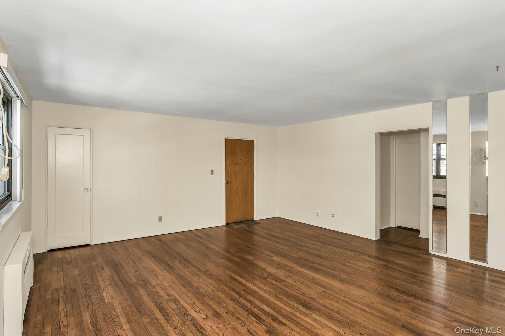 #4 photo, 21-47 Utopia Parkway, Whitestone , NY 11357