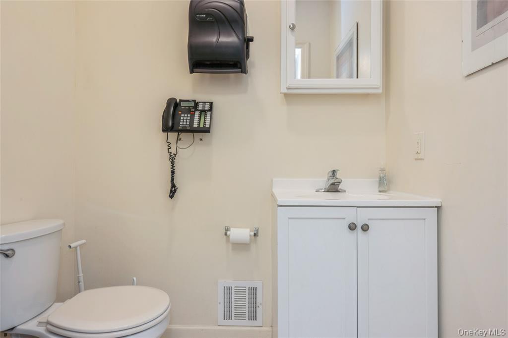 #9 photo, 128 Merrick Avenue, ناسو Merrick , NY 11566