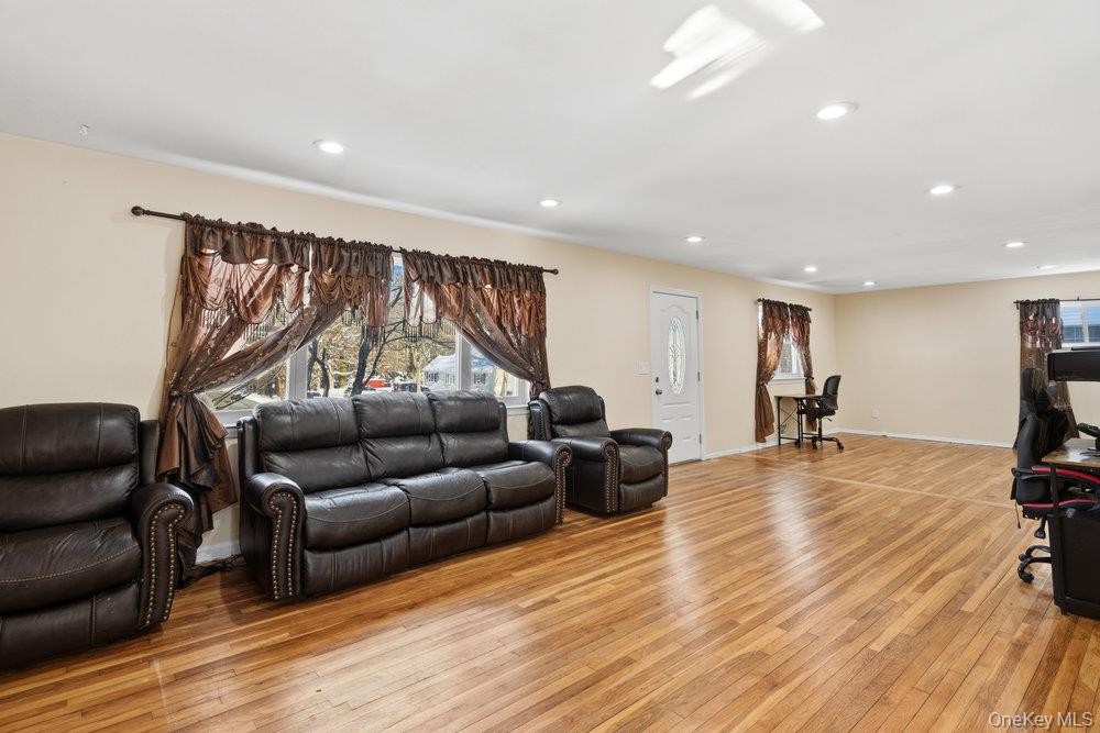 #4 photo, 46 Falcon Drive, سوفولك Hauppauge , NY 11788