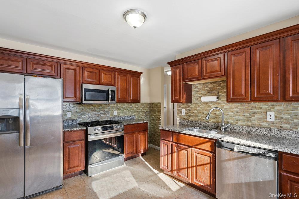 #7 photo, 46 Falcon Drive, سوفولك Hauppauge , NY 11788