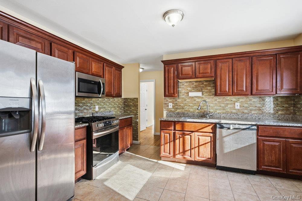 #8 photo, 46 Falcon Drive, سوفولك Hauppauge , NY 11788