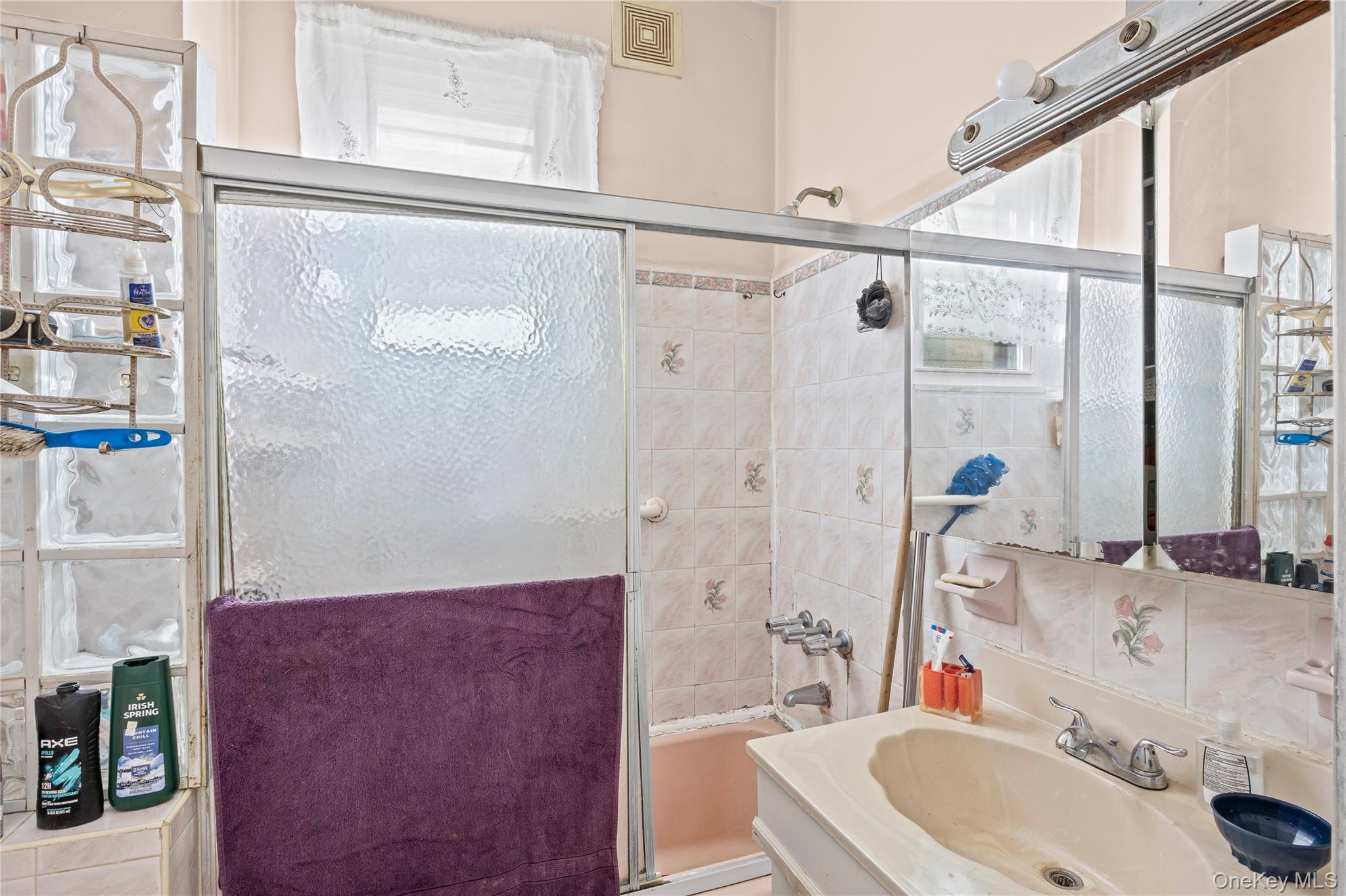 #4 photo, 5717 Waldron Street, Corona , NY 11368