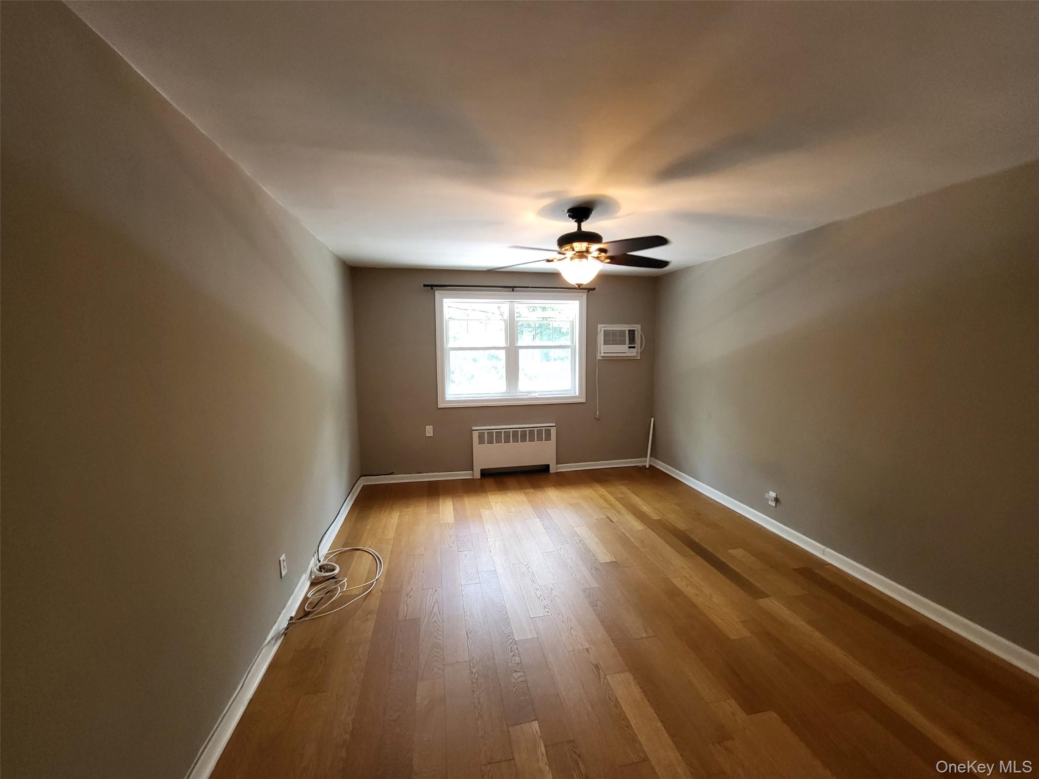 #11 photo, 224-23 Kingsbury Avenue, कुईंस Oakland Gardens , NY 11364