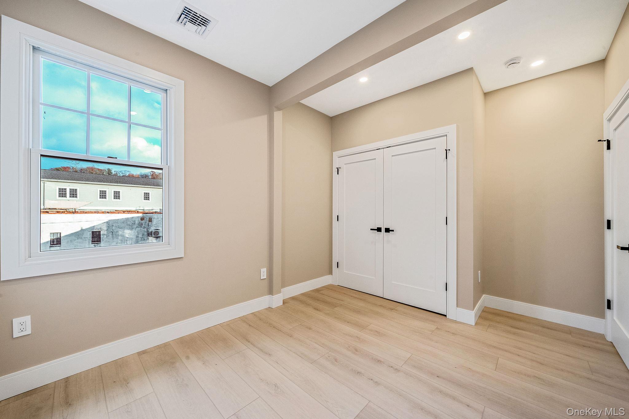 #15 photo, 24 Skillman Street, Roslyn , NY 11576