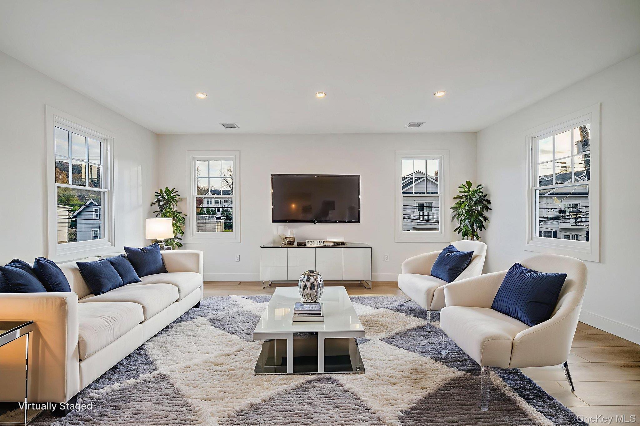 #7 photo, 24 Skillman Street, Roslyn , NY 11576