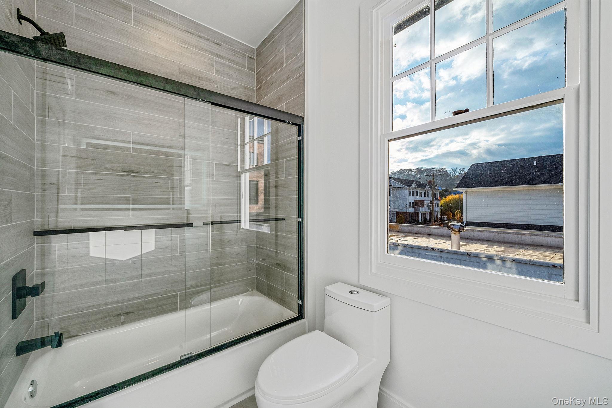 #9 photo, 24 Skillman Street, Roslyn , NY 11576