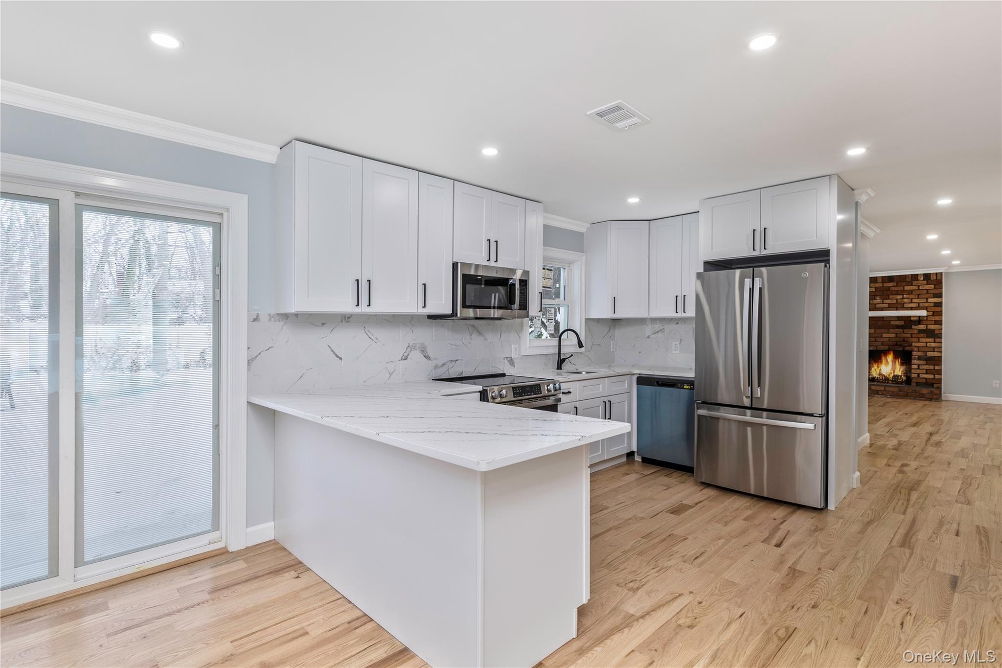 #12 photo, 19 Stuyvesant Circle, Саффолк ‖ East Setauket , NY 11733