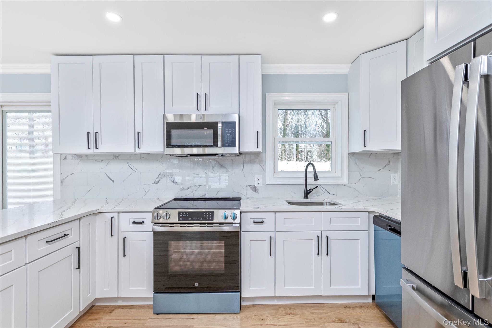 #14 photo, 19 Stuyvesant Circle, Саффолк ‖ East Setauket , NY 11733