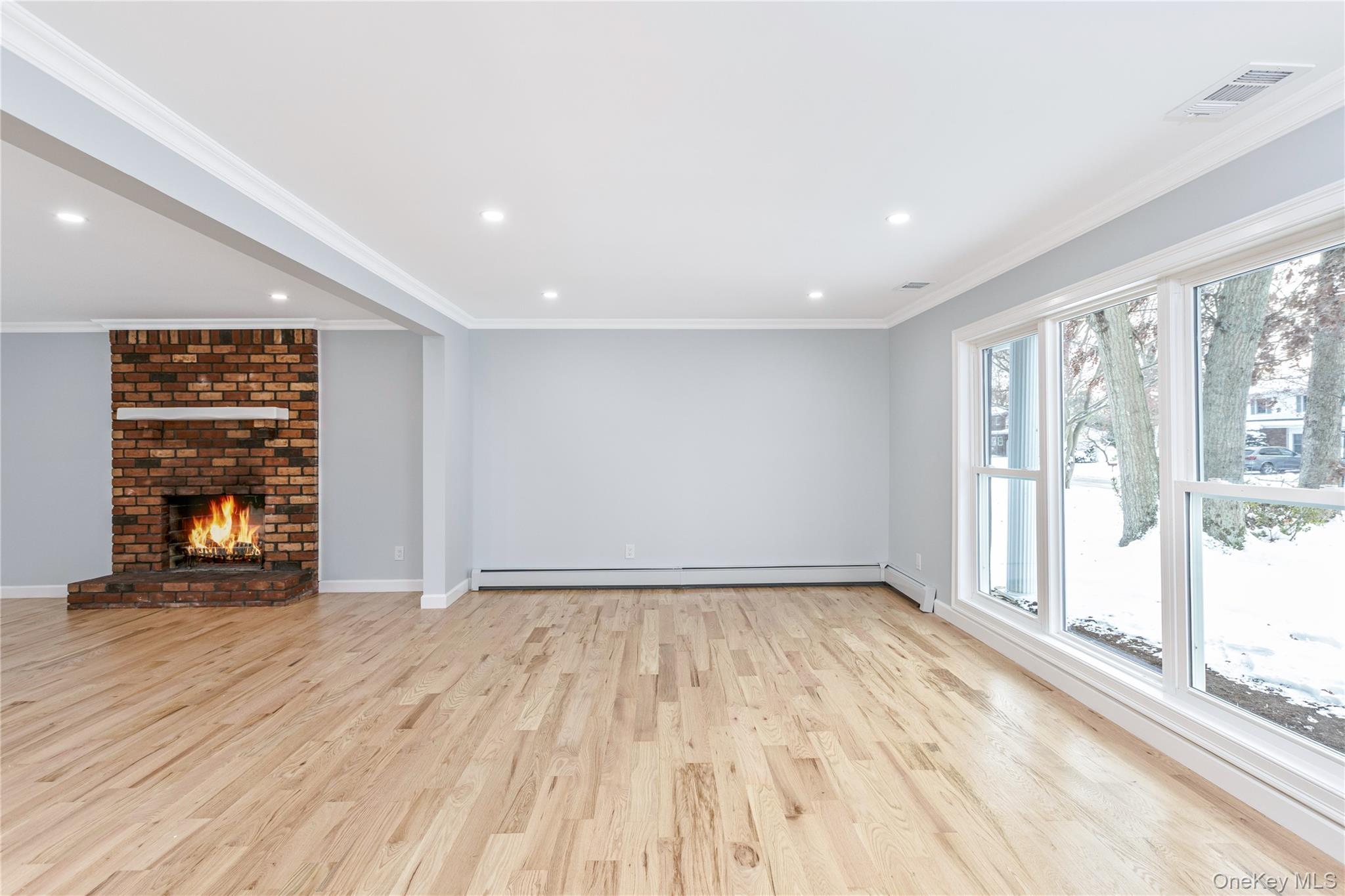 #17 photo, 19 Stuyvesant Circle, Саффолк ‖ East Setauket , NY 11733