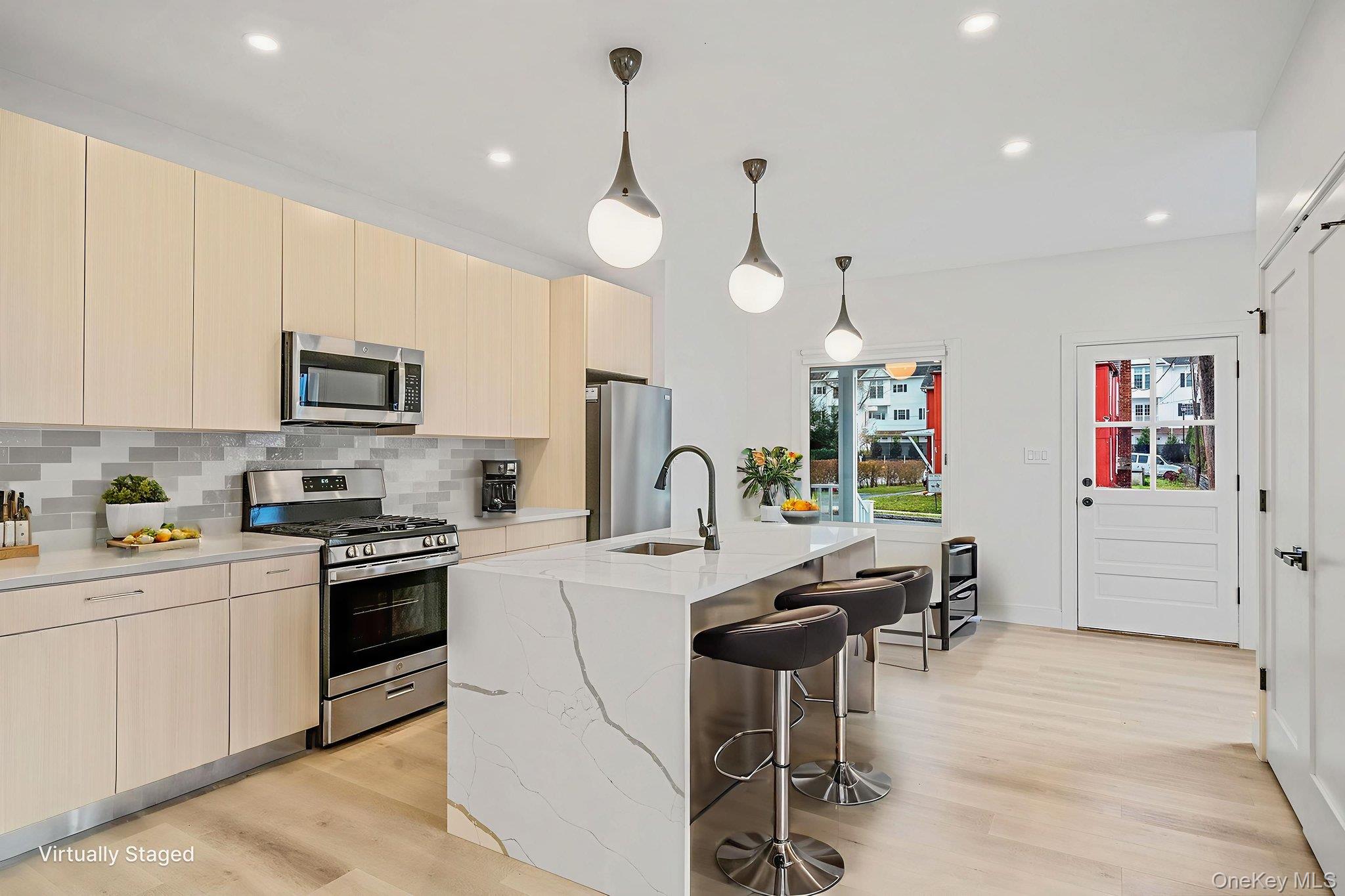 #3 photo, 24 Skillman Street, Roslyn , NY 11576