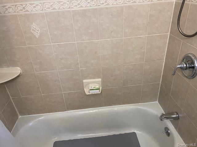 #12 photo, 261-53 Langston, Glen Oaks , NY 11004