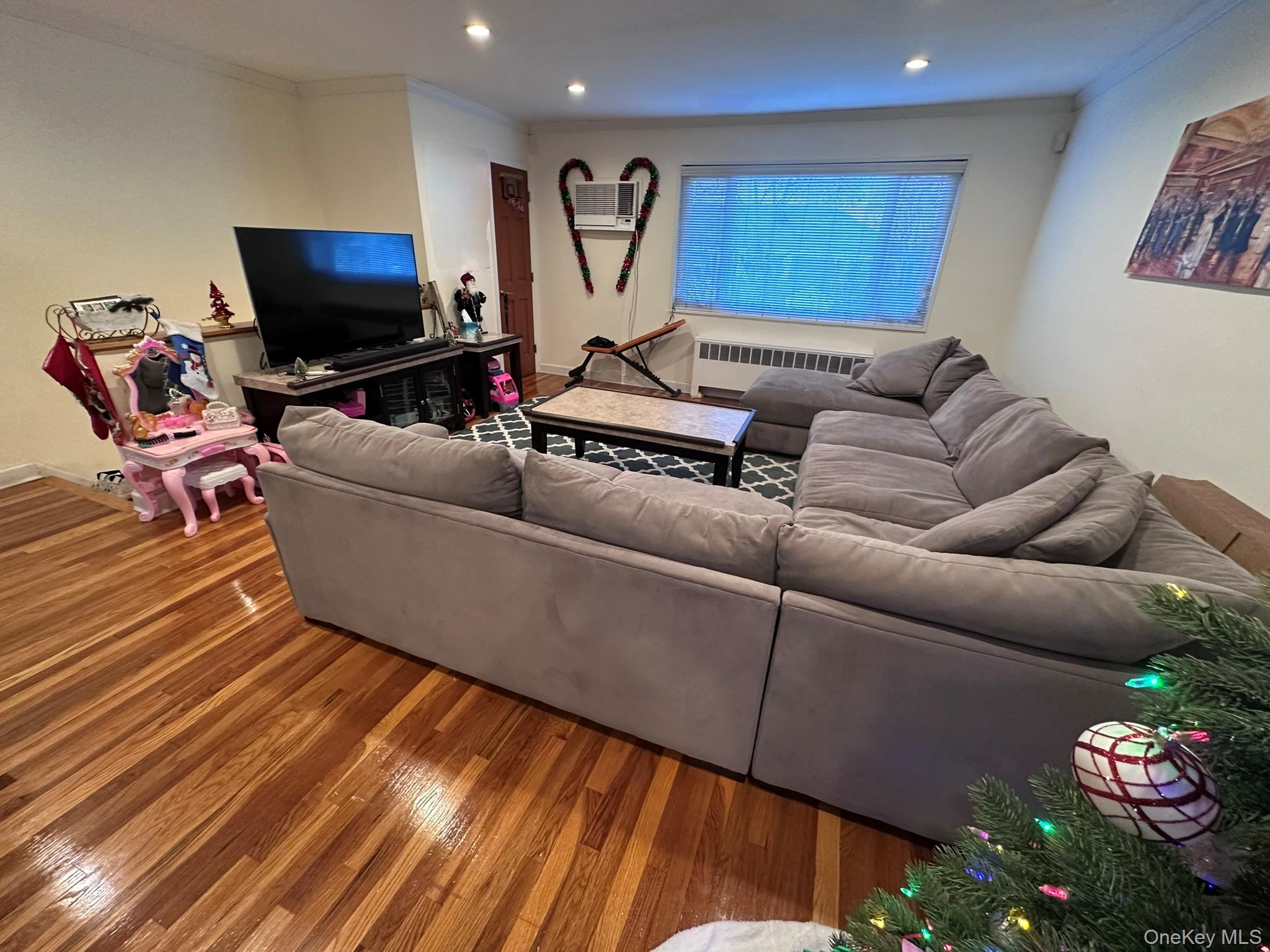 #4 photo, 14-81 212 Street, Bayside , NY 11360