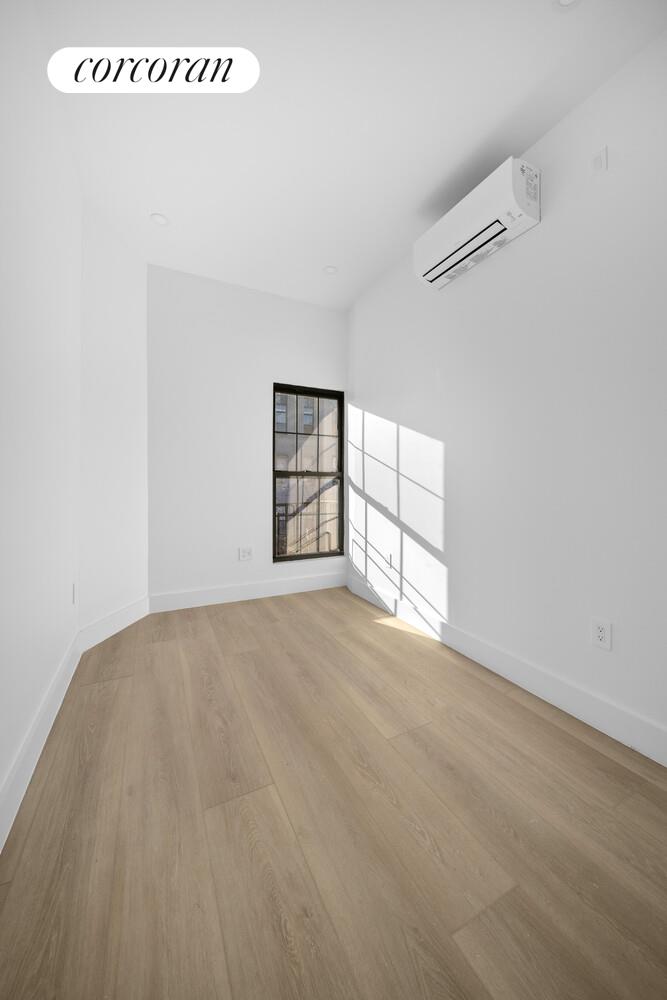 #6 photo, Brooklyn, הברונקס Greenpoint , NY 11222