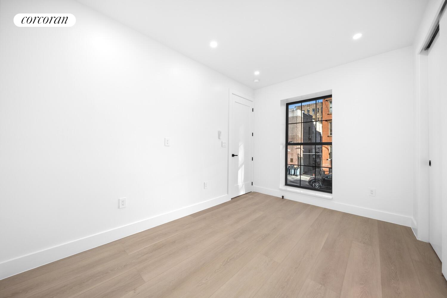 #12 photo, Brooklyn, הברונקס Williamsburg , NY 11211