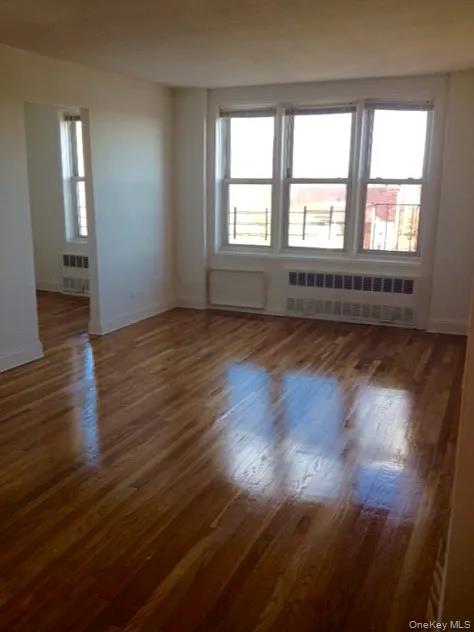 #1 photo, 1332 Metropolitan Avenue, ब्रोंक्स Bronx , NY 10462