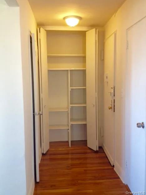 #2 photo, 1332 Metropolitan Avenue, ब्रोंक्स Bronx , NY 10462