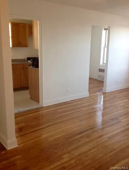 #3 photo, 1332 Metropolitan Avenue, ब्रोंक्स Bronx , NY 10462