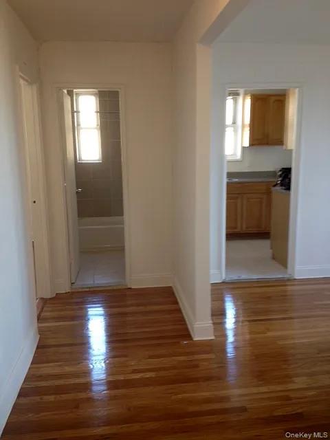 #4 photo, 1332 Metropolitan Avenue, ब्रोंक्स Bronx , NY 10462